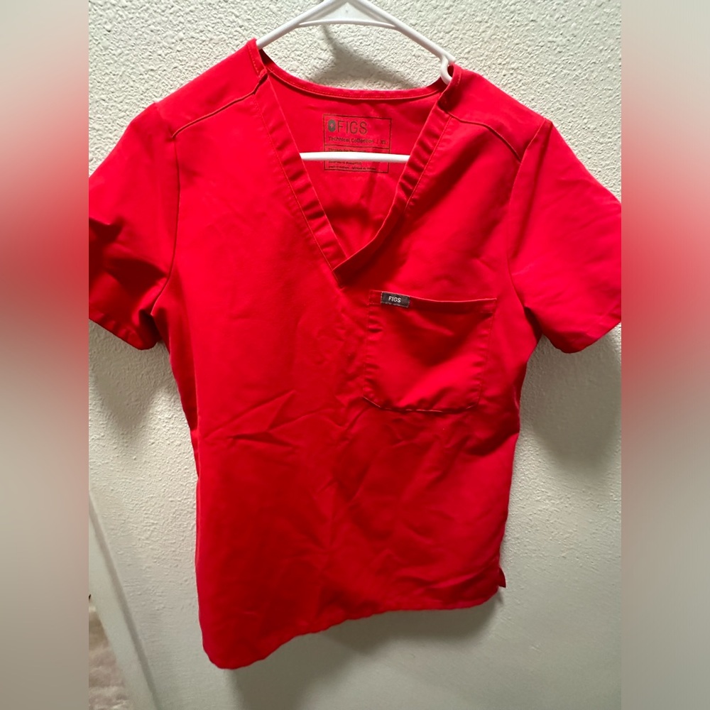 Figs one pocket top
